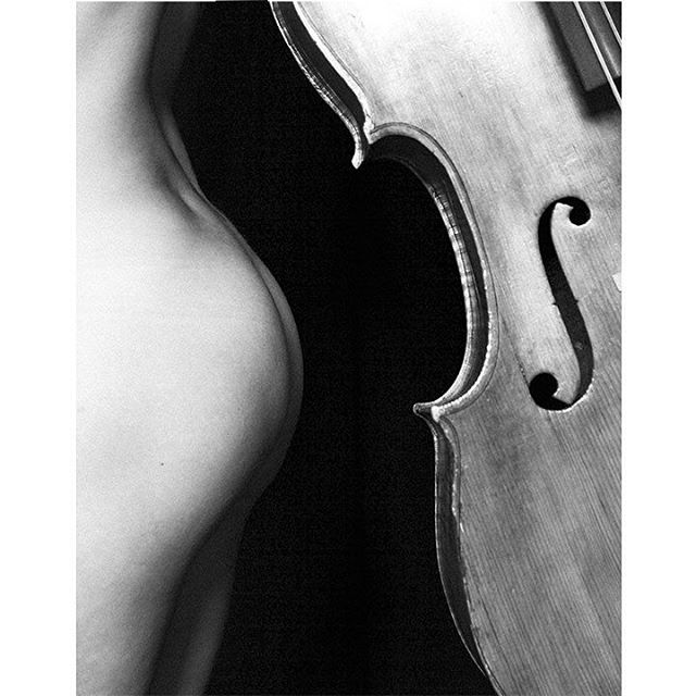 NUDE WITH CELLO

2016 with a lot more sculptural nude work.
Photo: © @spiro_photographer 
#beauty #beautyphotography
#beautymakeup #natural #naturalbeauty #montrealphotography #montrealfashion #ottawaphotographer #ottawa #montreal #hair #makeup #fashion #fashionphotography #blackandwhite #blackandwhitephoto #nude #sculpturalnude #artnude #exhibit #blackandwhite #bw #cello #backtoback #spiro #spiro_photographer