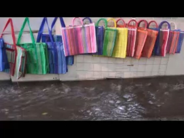 Tropical storm, outdoor market, Oaxaca Mexico. 
#rain #flashflood #street #outdoormarket #oaxacamexico