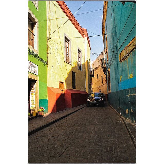 Street

#guanajuato #street #tightfit #narrowpath #architecture #colouful #spiro #spirophotographer #spiro_photographer
