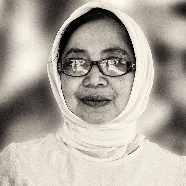 INDONESIAN LADY
black and white with sepia toning 
#indonesia #indonesian #headscarf #proud #poise #smile #traditional #bw #sepia #spiro #spiro_photographer #spirophotographer