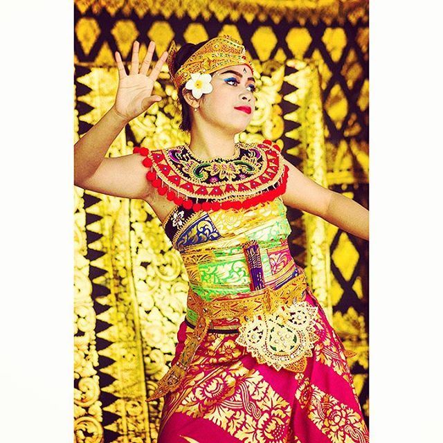 INDONESIAN CELEBRATION
Balinesian dancer

#indonesia #indonesian #bali #balinese #dance #indonesiangirl #celebration #joy #joyful #smile #traditional #gold #golden #radient #spirophotographer #spiro #spiro_photographer