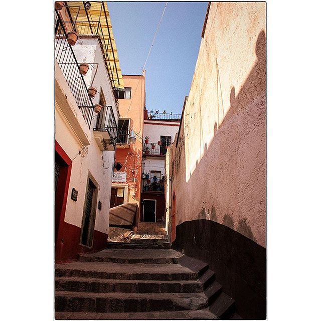Guanajuato City, 
#guanajuato #mexico #urban #path #step #spiro #spiro_photographer #spirophotographer