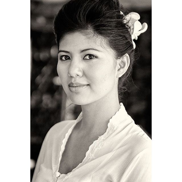 INDONESIAN BEAUTY
black and white with sepia toning 
#indonesia #indonesian #flowersinherhair #proud #poise #smile #traditional #bw #sepia #spiro #spiro_photographer #spirophotographer