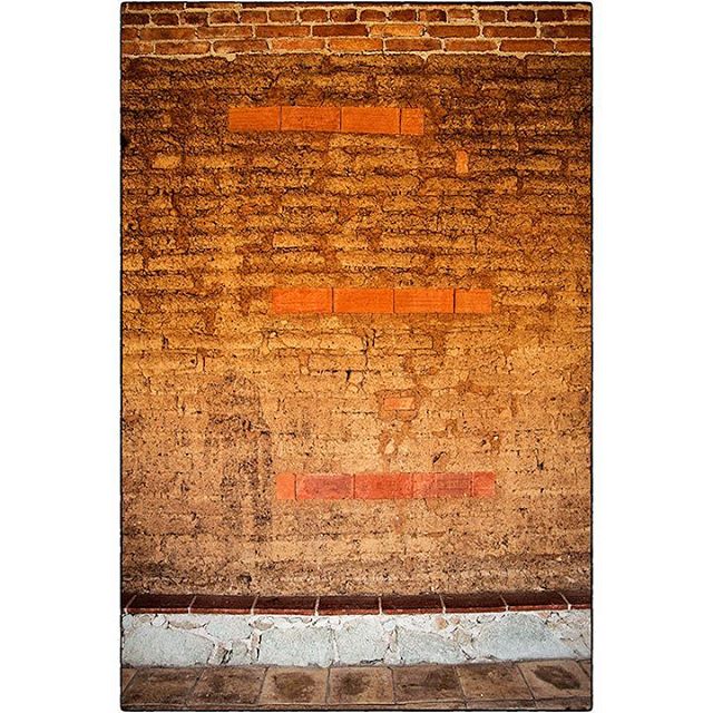 OAXACA CITY, MEXICO
Minimalist, coded wall in adobe, brick and tile.

#oaxaca #mexico #oaxacamexico #colour #texture #rust #modernist #beautiful #wall #minimalist #adobe #city #architecture #graphic #design #shape #spiro #spiro_photographer #spirophotographer