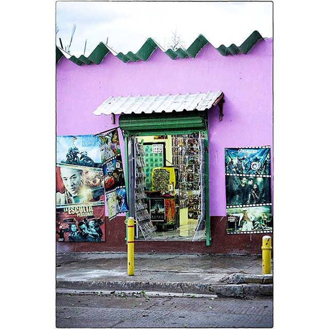 OAXACA CITY, MEXICO -Video store
#oaxaca #mexico #oaxacamexico #colour #purple #fushia #city #architecture #graphic #shape #spiro #spiro_photographer #spirophotographer