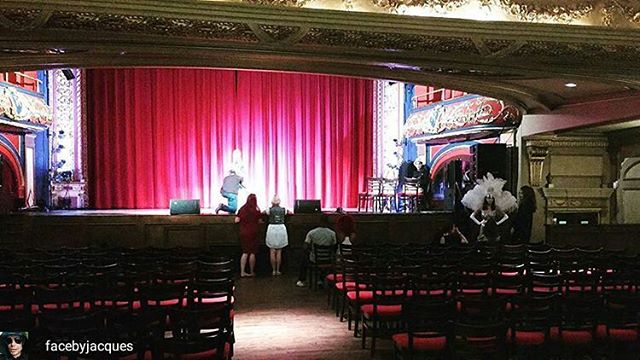 Sunday at the theatre.
Awesome team, beautiful project, great shoot. 
#rialto #rialtomontreal #magistrale #burlesque #cabaret #photoshoot #greatday