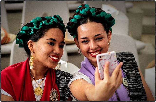 Guelaguetza festival. -  selfies before showtime
Preparations and dressing behind the scenes, before Showtime.

#iloveoaxaca #oaxaca #mexico #oaxacamexico #culture #culturalfestival #spirit #soul #colour #backstage #celebration #dance #bts #dressing #faces #waiting #selfie #group #music #festival #guelaguetza #guelaguetza2016 #discover #spiro #spiro_photographer #spirophotographer