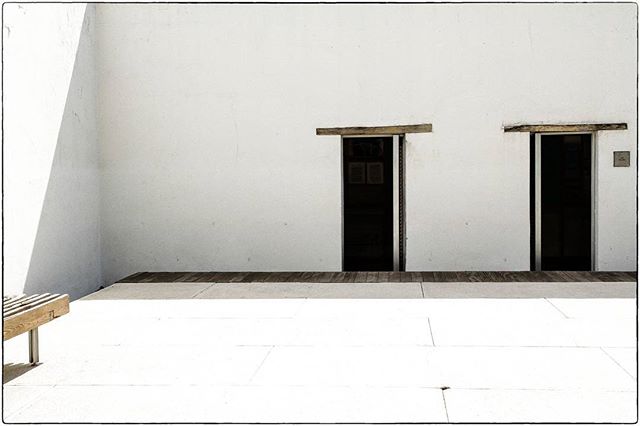 Courtyard at Museo de la Filatelia de Oaxaca.

#oaxaca #oaxacamexico #mexico #museo #courtyard #lines #shapes #design #architecture #composition #layout #shade #filatelia #door #doorway #spiro #spiro_photographer #spirophotographer