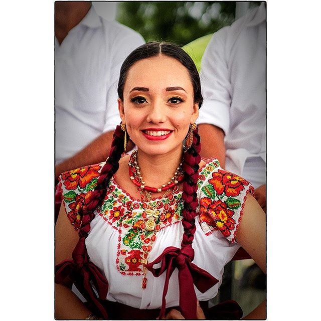 Guelaguetza festival. - FACES @iazahalia
Beauty in traditional dress. 
Performer waiting for showtime
Preparations and dressing behind the scenes, before Showtime.

#iloveoaxaca #oaxaca #mexico #oaxacamexico #culture #culturalfestival #spirit #soul #beauty #colour #backstage #celebration #dance #bts #dressing #faces #waiting #group #music #festival #guelaguetza #guelaguetza2016 #discover #spiro #spiro_photographer #spirophotographer