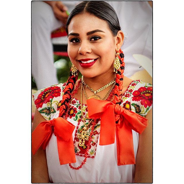 Guelaguetza festival. - FACES 
Beauty in traditional dress. 
Performer waiting for showtime
Preparations and dressing behind the scenes, before Showtime.

#iloveoaxaca #oaxaca #mexico #oaxacamexico #culture #culturalfestival #spirit #soul #beauty #colour #backstage #celebration #dance #bts #dressing #faces #waiting #group #music #festival #guelaguetza #guelaguetza2016 #discover #spiro #spiro_photographer #spirophotographer