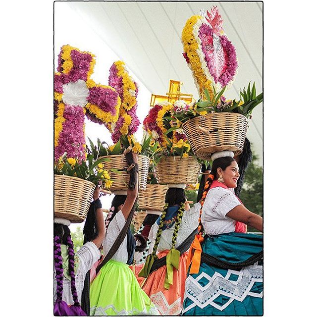 Guelaguetza festival. 
SHOWTIME

#iloveoaxaca #oaxaca #mexico #oaxacamexico #culture #culturalfestival #spirit #soul #beauty #colour #showtime #celebration #dance #group #music #festival #guelaguetza #guelaguetza2016 #discover #spiro #spiro_photographer #spirophotographer