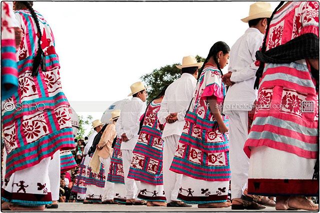 Guelaguetza festival. 
SHOWTIME

#iloveoaxaca #oaxaca #mexico #oaxacamexico #culture #culturalfestival #spirit #soul #beauty #colour #showtime #celebration #dance #group #music #festival #guelaguetza #guelaguetza2016 #discover #spiro #spiro_photographer #spirophotographer