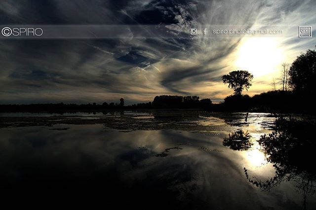 Setting sun on the river.
@spiro_photographer

#river #reflection #sunset #glow #liquidsky #kilmarnock #spiro #canada_true #spiro_photographer #spirophotography #spirophotographer #ottawa #rideau