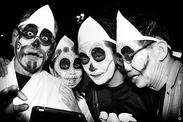 DIA DE LOS MUERTOS
A group of Japanese tourists celebrating this holiday with their faces panted and soaked in the local spirits - Nothing says party like a few shots of mezcal.
#diadelosmuertos #muertos #mezcal #celebration #tourist #party #spiro #spiro_photographer