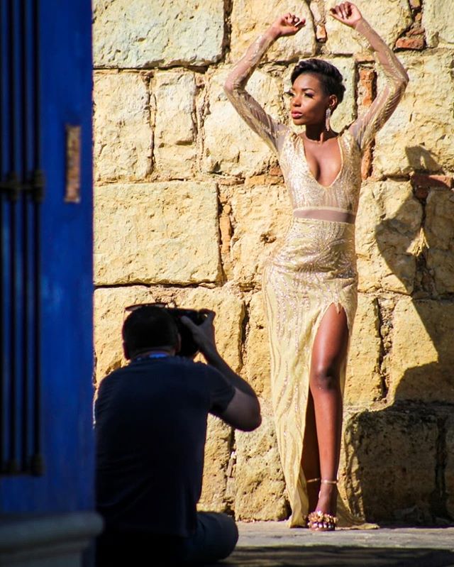 BTS
~~ DIRECTION TO PERFECTION ~~
It is in my head, I can see it, I just need to explain it to everyone else. I am always directing. 
Working with Miss Zimbawe. 
@missglobalofficial
Photo assistant: @dabeatlo
Styling: @iam_seydinaallen
BTS fotos: @isaac_iturbe.r &amp; @dabeatlo

@spiro_photographer
Spiro Polichronopoulos

#photographerlife #bestjobintheworld #bts #missglobalofficial #oaxacafotografo #oaxaca #lovemyjob #thatstheshot #direction #directing #director